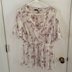 Torrid Size 1 white surplice blouse with purple rose print with ruffle